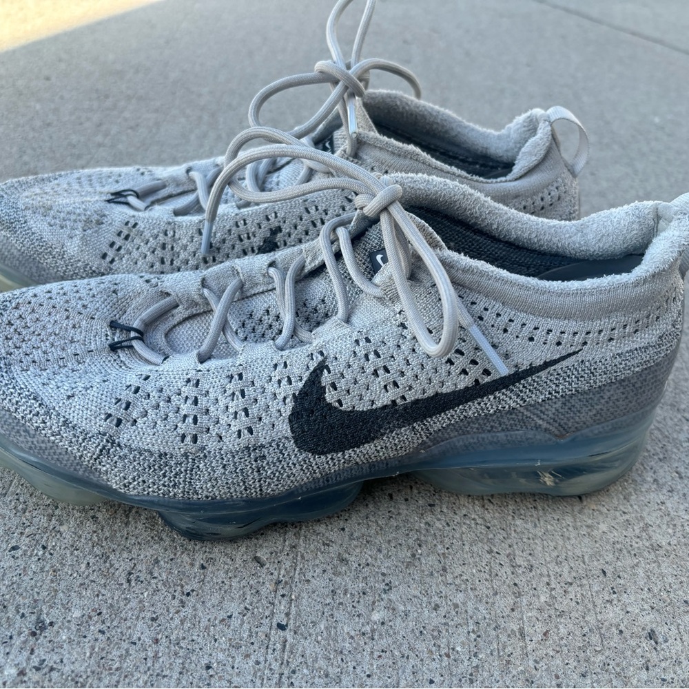 Men’s Nike Air VaporMax Flyknit running shoes size 9